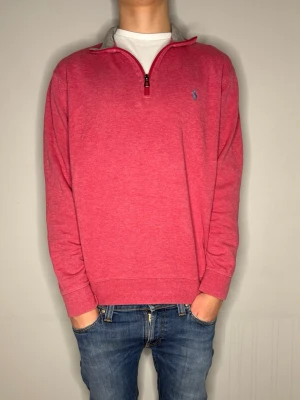 Ralph Lauren Quarter Zip - Ralph Lauren Quarter Zip| Storlek: M passar även S| Modellen är 177 cm| Skick: 9/10| Pris: 399kr| Priset går alltid att diskutera😊