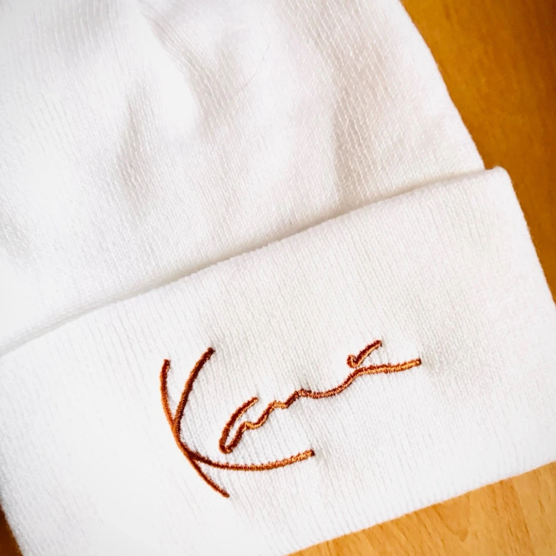 Snygg vit Karl Kani-mössa! - 2