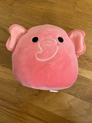 Squishmallow - Rosa elefant squismallow. Priset går att sänkas.