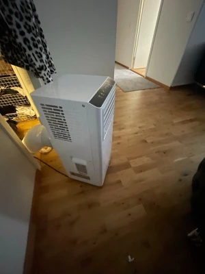Det är en ac,bra till sommaren och vinter blåser varm luft och kall luft väldigt bra att ha de  - Det är en ac,bra till sommaren och vinter blåser varm luft och kall luft väldigt bra att ha de 