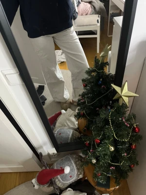 Vita straight/baggy  jeans - Säljer nu då dem tyvärr är lite korta för mig. Pris kan diskuteras 