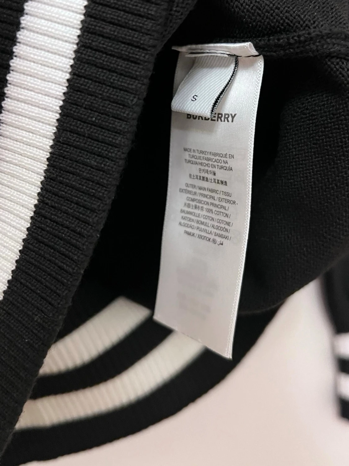 Svart  tröja med logga - 1