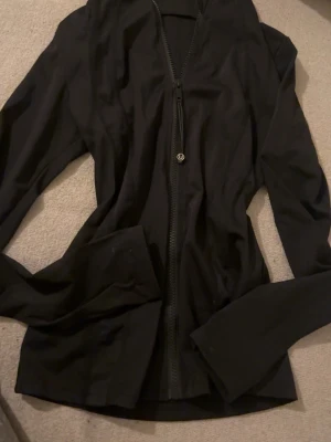 Jätte skön träningskofta🫶🏼 - Jätte fin och skön träningskofta med jätte skön material som sitter som smör🫶🏼 (pris kan diskuteras)