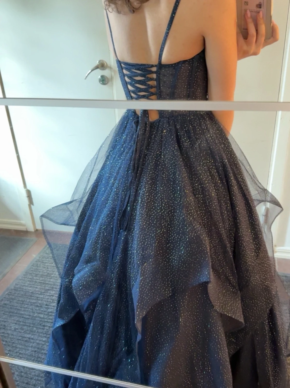 Marinblå glittrig balklänning - 1