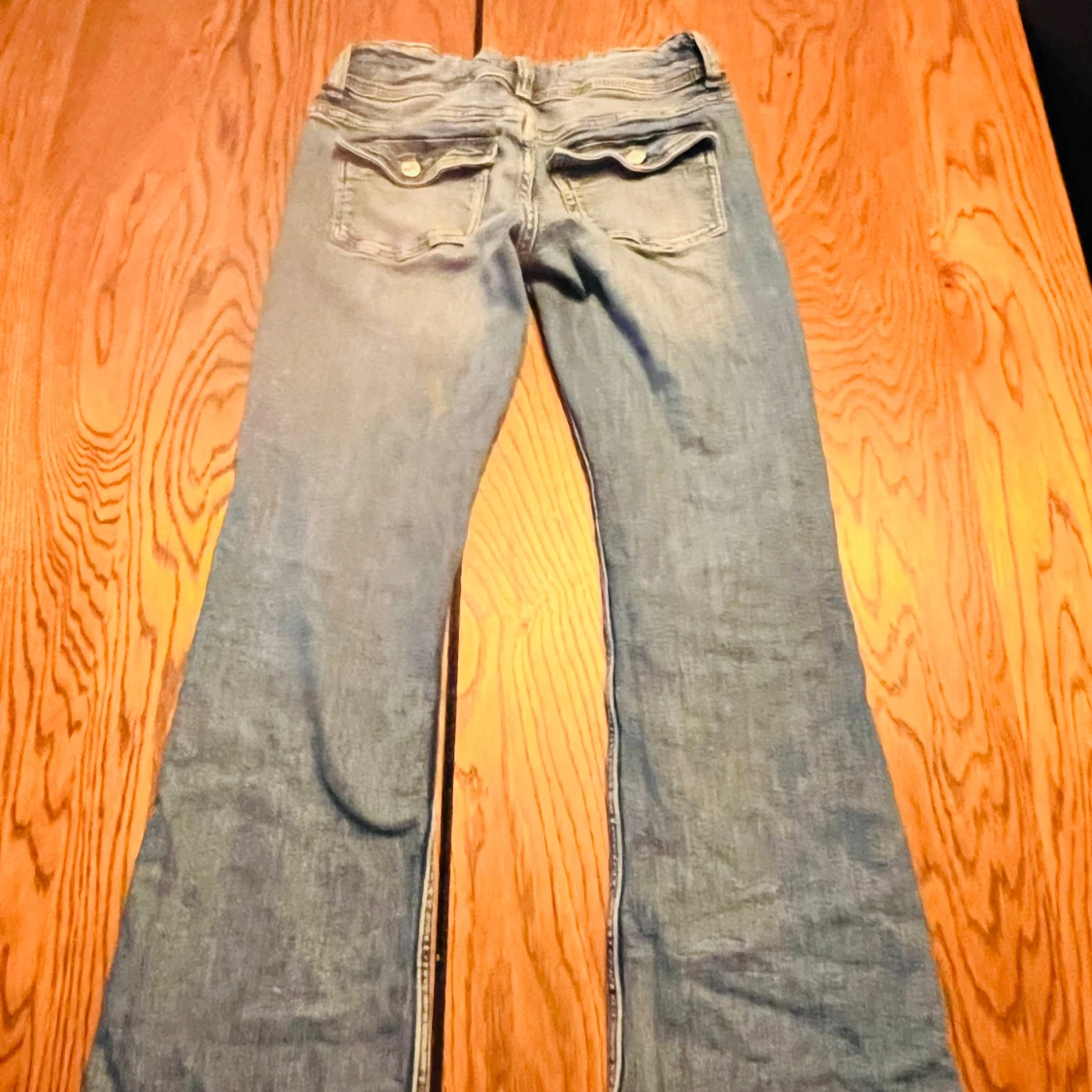 Snygga lowrise bootcut jeans - 4