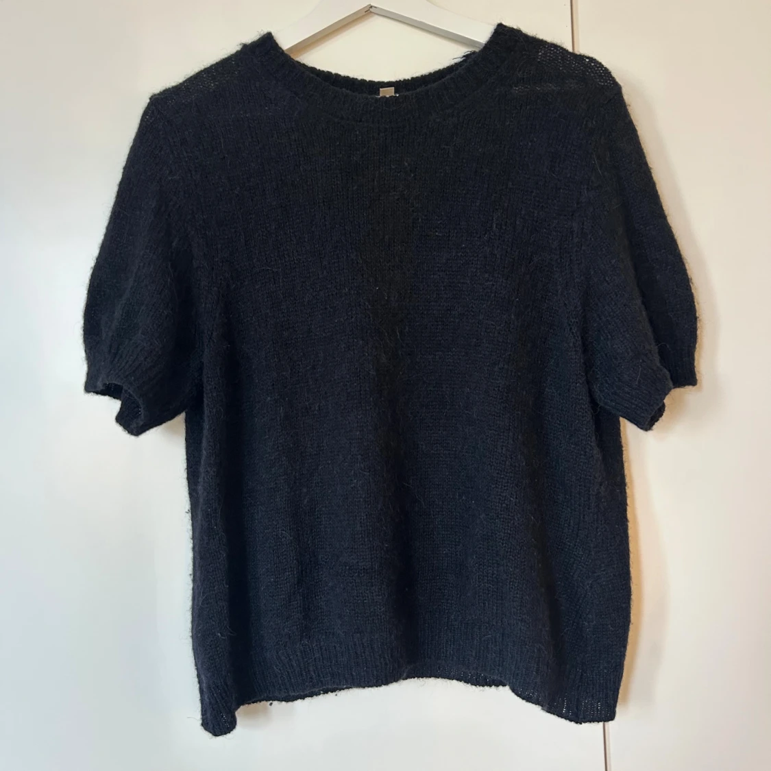 Svart stickad tröja - 1