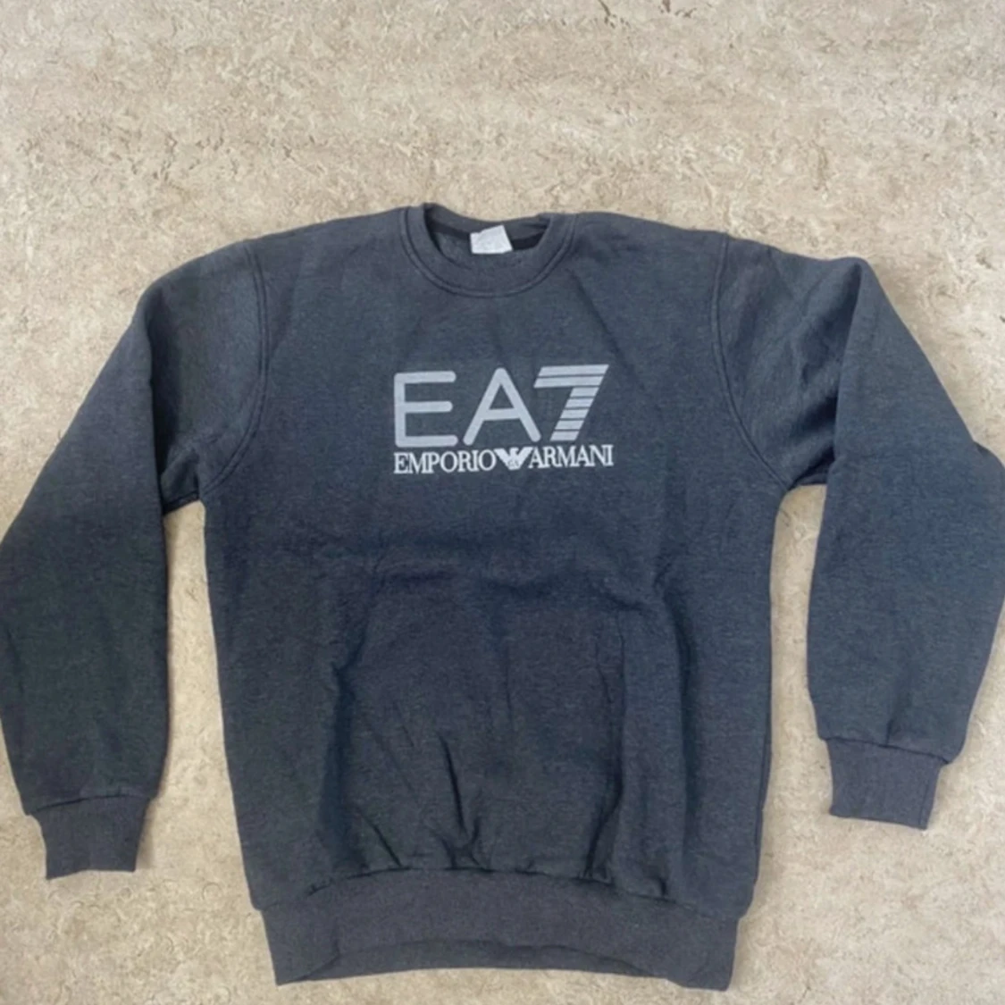 Mörkgrå EA7 Emporio Armani sweatshirt