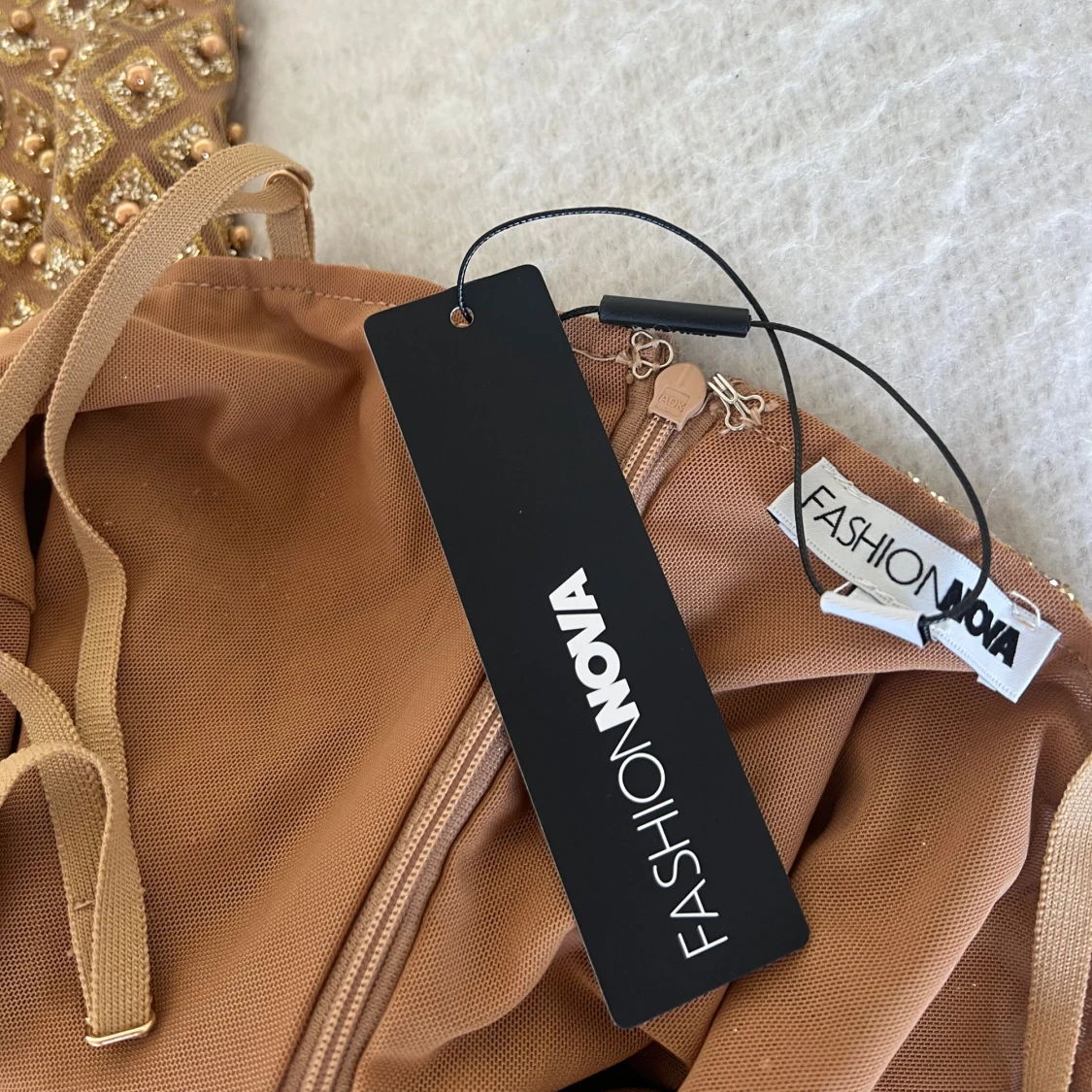 Glittrig kortklänning - 4