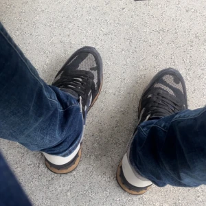 Valentino Rockrunners - Säljer dessa Rockrunners i mycket fint skick, storlek 43. Box, dustbags och laces kommer med!