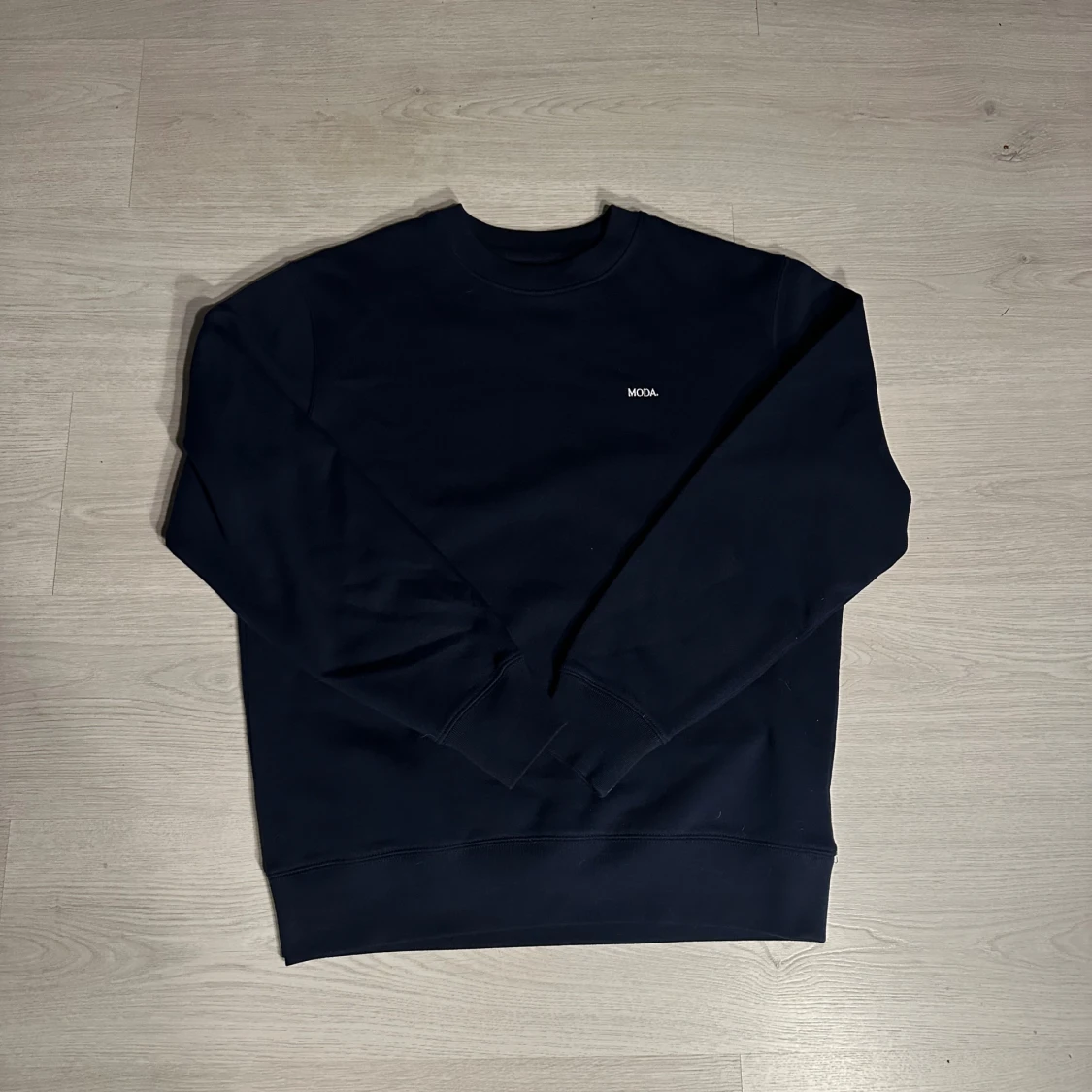 Mörkblå sweatshirt från MODA