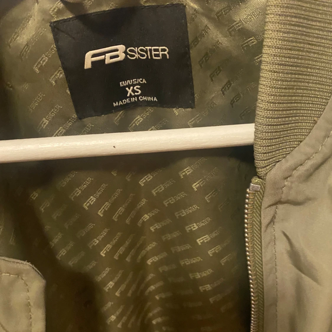 Olivgrön bomberjacka från FB Sister - 2