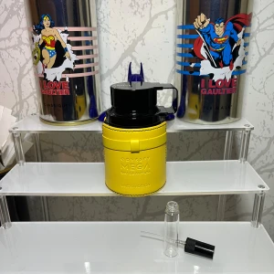 Odyssey Mega Limited Edition Parfym - Limited edition Odyssey Mega Eau de Parfum i en snygg gul design. Perfekt för dig som vill sticka ut med något unikt i parfymhyllan. Flaskan levereras med sprayprov.