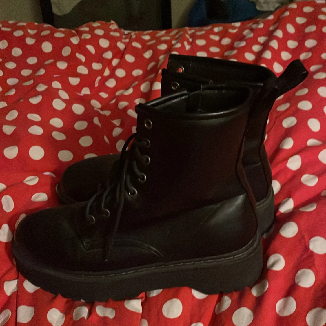 Svarta boots med platåsula och snörning - 1