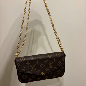  monogram axelväska - Så fin