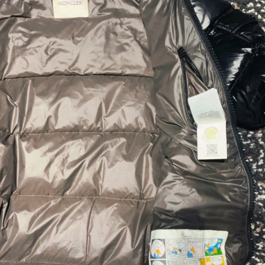 Svart Moncler pufferjacka med huva - 2