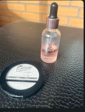 Technic primerolja & Glam puder - Säljer en Technic Rose Oil Primer i glasflaska med pipett, perfekt som bas innan smink. Medföljer Glam of Sweden Perfect Finish Powder i transparent färg, kompakt dosa med svart lock. Båda produkterna är smidiga att använda för en flawless look.
