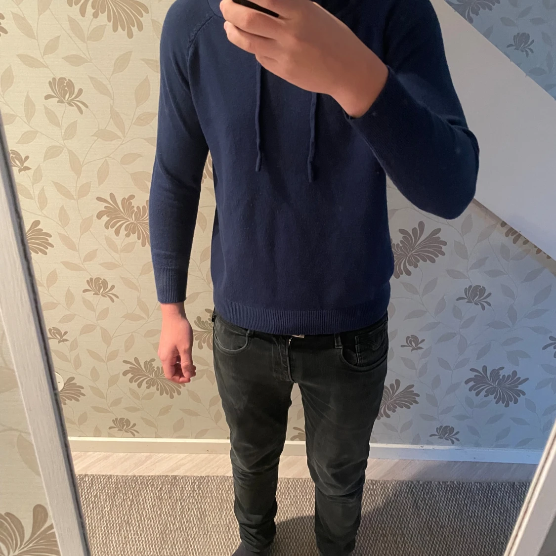 Marinblå Kashmir hoddie med huva och snörning