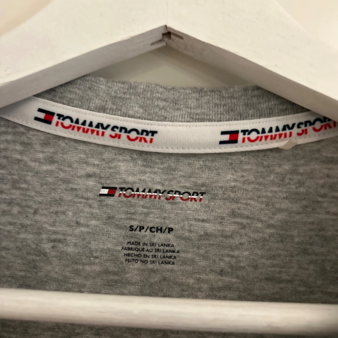 Grå t-shirt Tommy Sport - 2