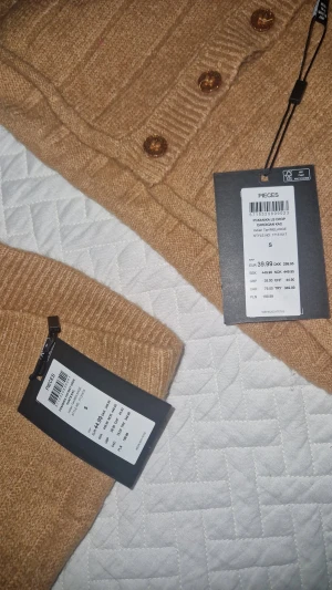 Klädset - Mysigt helt nytt klädes set i mjukt och skönt material, inga defekter. Säljes ihop!