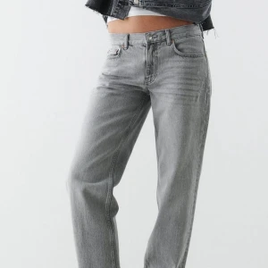 Grå raka jeans från Gina trico  - Fina jeans använd fåtal gånger 