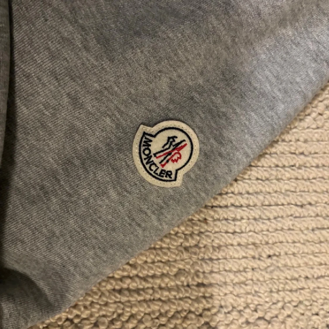 Grå Moncler hoodie med ränder - 2