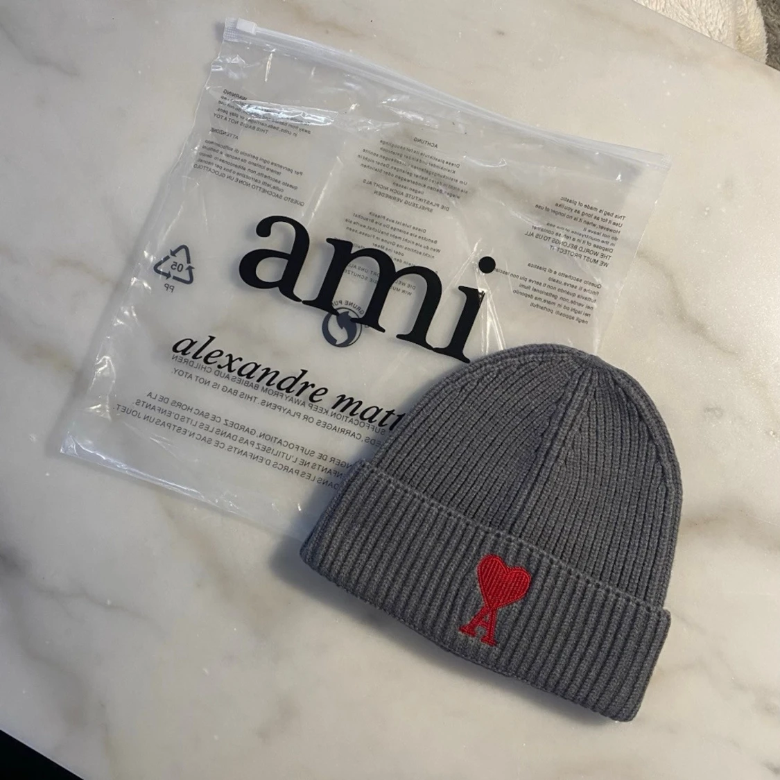 AMII mössa med broderad hjärtlogga