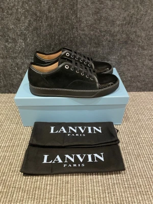 Lanvin skor (nya) - Hej, säljer nu dessa svin snygga lanvin skor. Skorna är helt nya! Begränsat antal boxar och dustbag. Hör av dig vid frågor. 