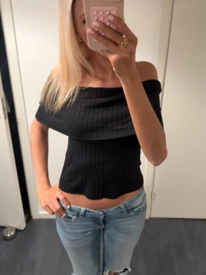 off shoulder topp  - Jätte fin off shoulder topp från MQ, märket Stockholm LM🖤