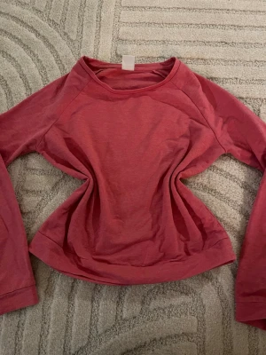 Korall/Rosa långärmad tröja - Jätte snygg långärmad tröja i korall liknande färg!!
