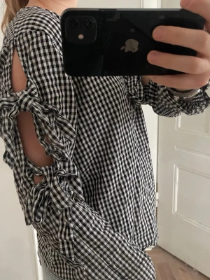 snygg rutig blus - Snygg blus från mango, bra skick storlek s typ