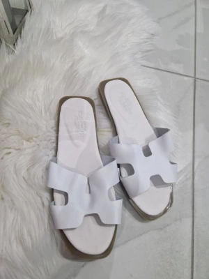 Vita sandaler  - Vita sandaler 