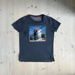 Limitato T-Shirt - Storlek S | Nyskick | Passar alla från runt 170 till 175 