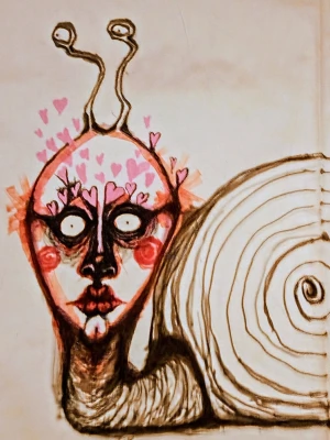 Handmålad duk med snigelmotiv - Unik kökshandduk med handmålat snigelmotiv där snigelns huvud har ett ansikte och dekorerats med rosa hjärtan. Duken har en beige bas och konstnärliga svarta och bruna linjer, samt inslag av rosa och rött. Perfekt för dig som vill sticka ut med ett kreativt och annorlunda konstnärlig inredning.