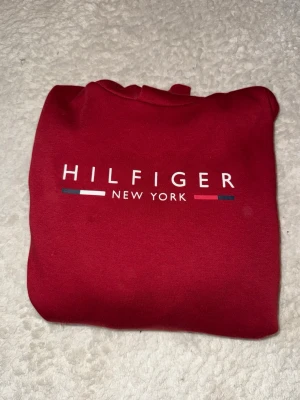 Tommy hilfiger hoodie  - Tommy Hilfiger hoodie i väldigt fint skick 