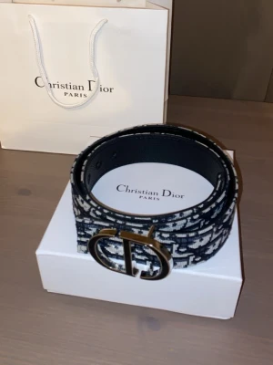 Bälte - 105cm. Väldigt fint bälte