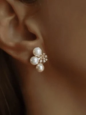 Ioaku snowdrop örhängen  - Ioaku snowdrop örhängen i guld. Aldrig använt och är limiter edition 