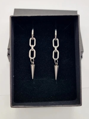 Handgjorda örhängen  - Material-rostfritt stål 