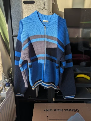 baseball-tröja Weekday - I nytt skick! 55% bomull och 45% polyester