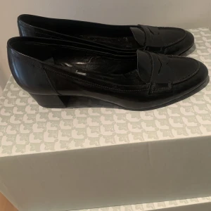 Rizzo skor st 37 - Skinn skor från Rizzo  St 37 med 4-6cm klack  