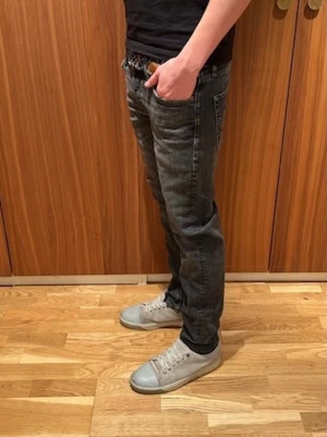 Jack N Jones jeans Mike - Jack N Jones jeans. Modell Mike. Dom är Jack N Jones mer högkvalitativa tyg med stretch. Kostade 800 nya. 29/32 i storlek! Priset är inte hugget i sten!