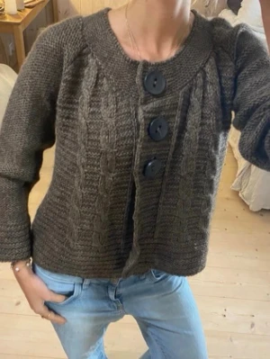 Trekvartsärmad kofta - SÅ snygg