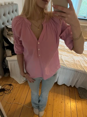 Rosa blus - Jättefin rosa blus med puffärmar, älskar!🩷