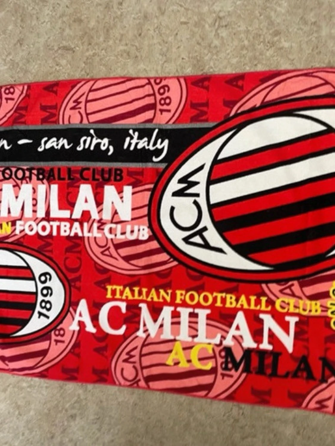 AC Milan röd fotbollsväst