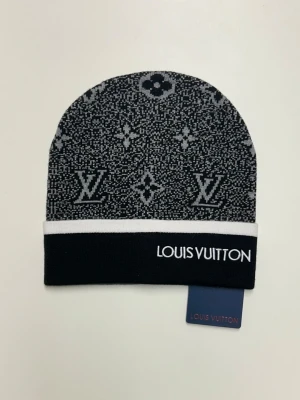 Lv Mössa - Helt ny aldrig använd. Storlek One size. Snabb frakt.