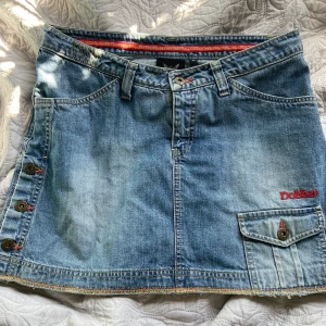 dobber jeanskjol - så snygg jeanskjol, vintage och i bra skick! Liten i storlek 