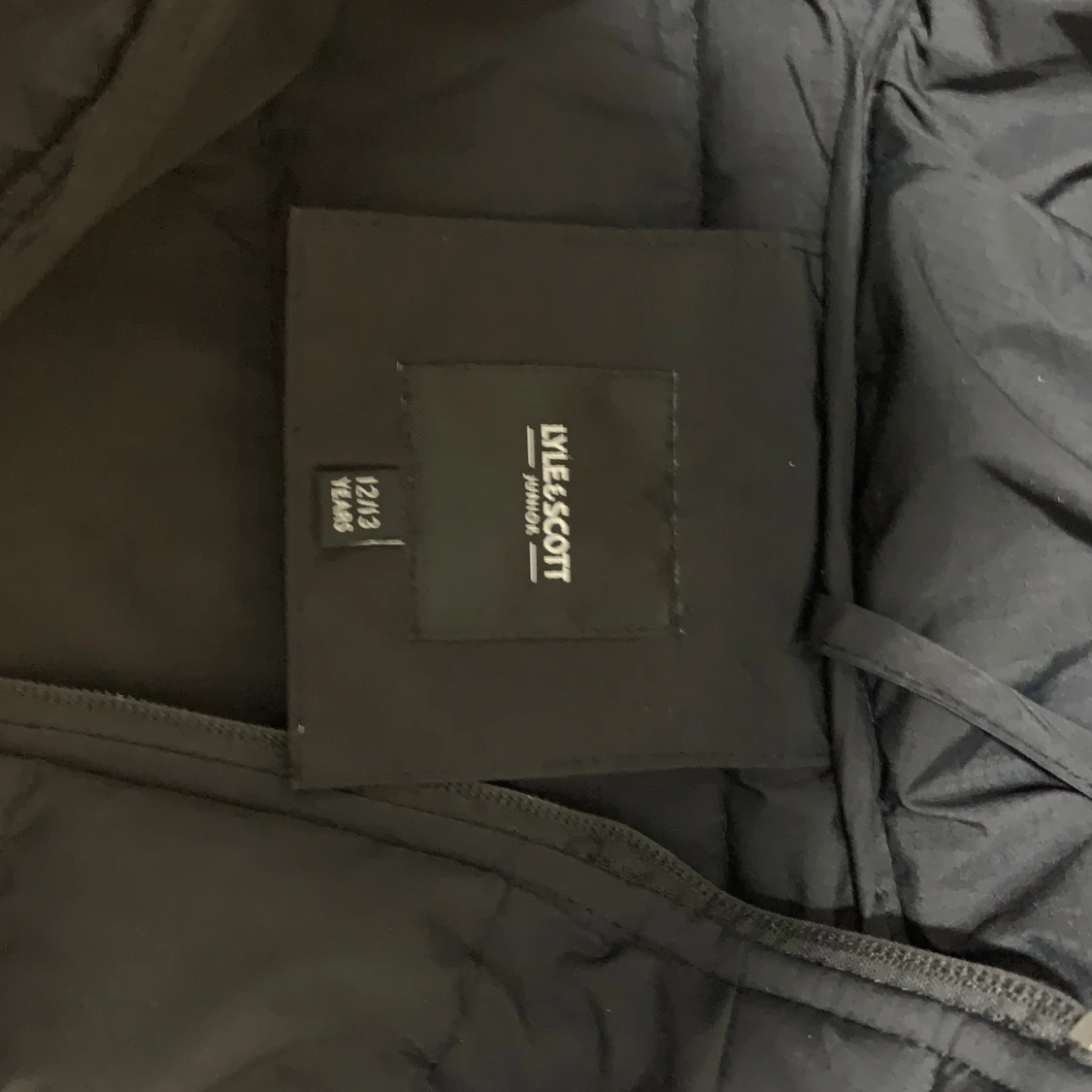 Svart pufferjacka från Lyle & Scott - 4