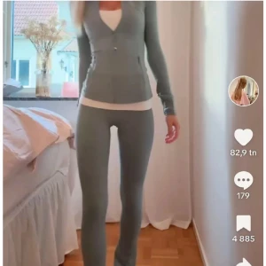 Lululemon grönt sett - Sjukt snyggt lululemon sett i den populära gröna färgen. Köpt på Vinted för någon vecka sen men passade inte i färgen🥰
