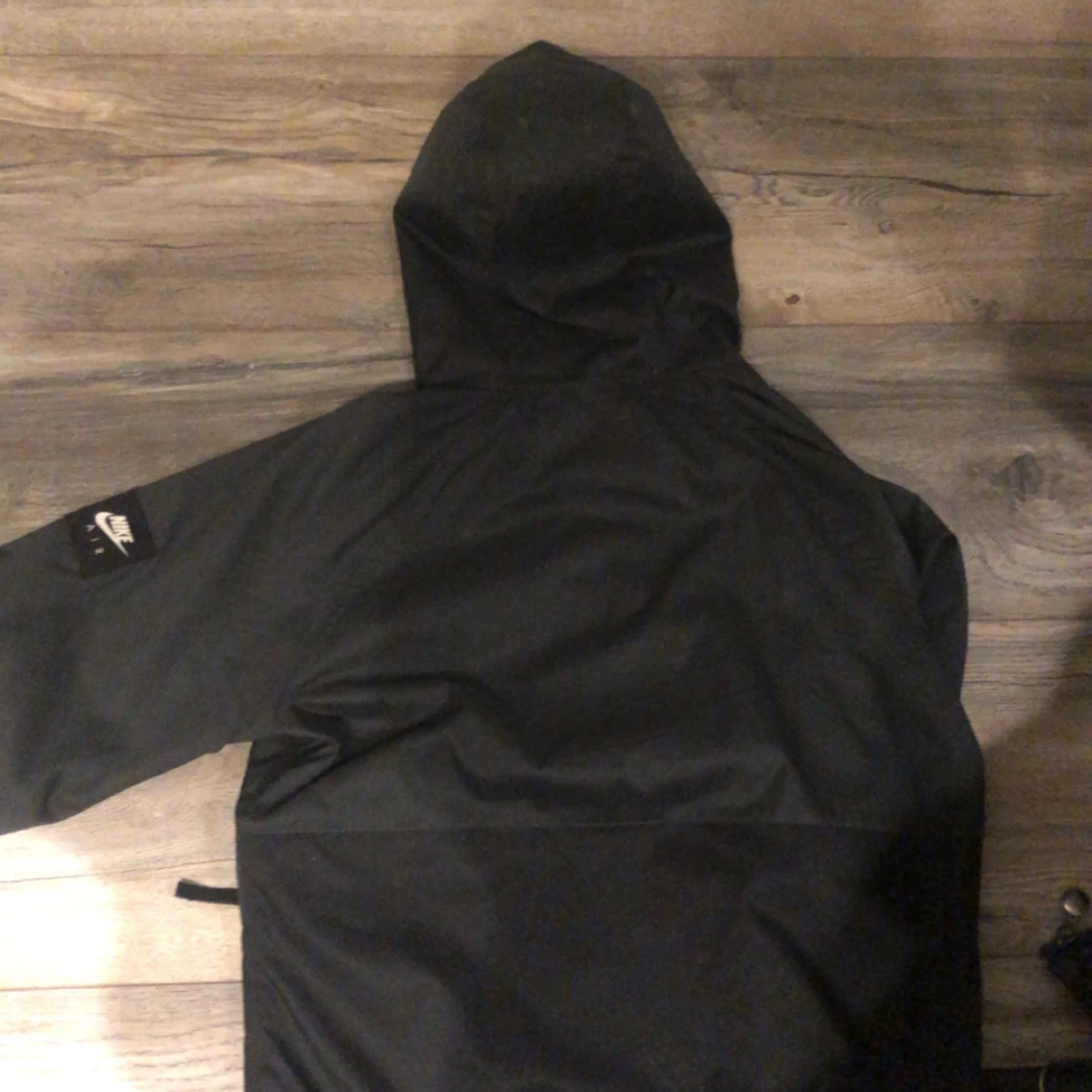 Svart vindjacka Nike Air med huva - 1