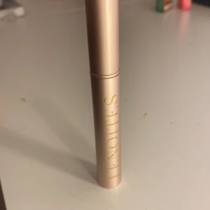 Lenoites Eyelash Activating Serum - Säljer lenoites ögonfrans serum 5 ml. Den är aldrig använd eftersom att jag ångrade mig och köpte ett annat märke istället💕köpt för 364 kr 
