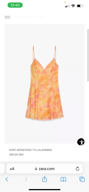 Kort mönstrad tyllklänning från Zara - Säljer en kort tyllklänning från Zara med tunna axelband och v-ringad front. Klänningen har ett färgstarkt mönster i orange, rosa och gul toner. Prislappen sitter kvar!